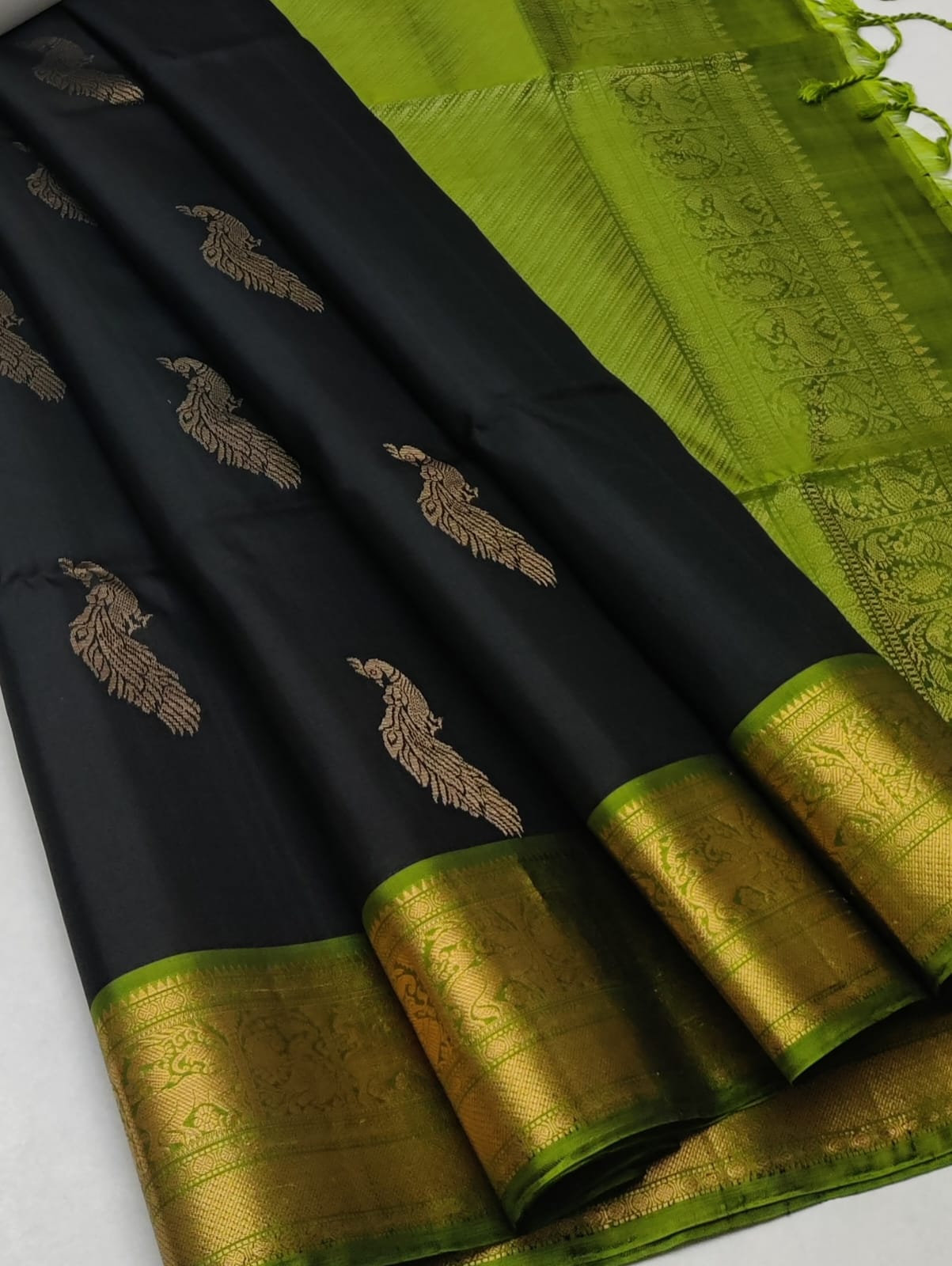 Handloom Silk Saree - Traditional Border - 1968