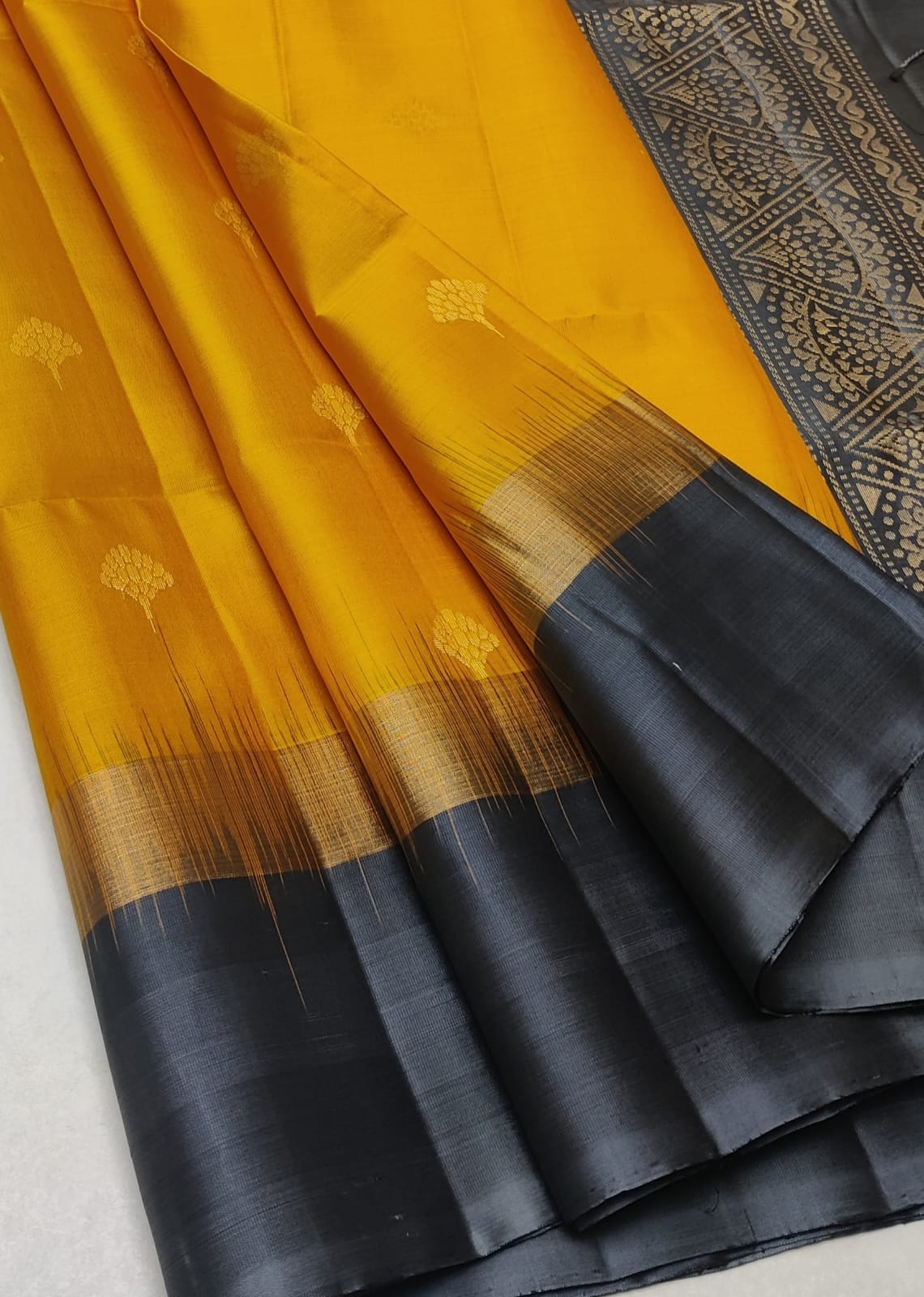 Handloom Silk Saree 1075