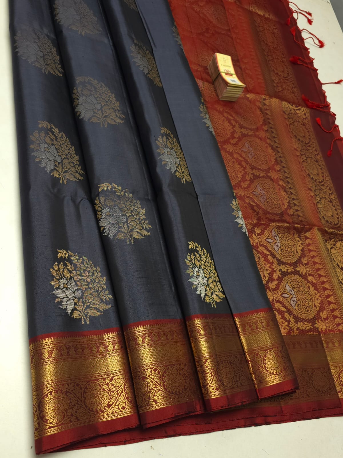 Handloom Silk Saree - Traditional Border - 1962