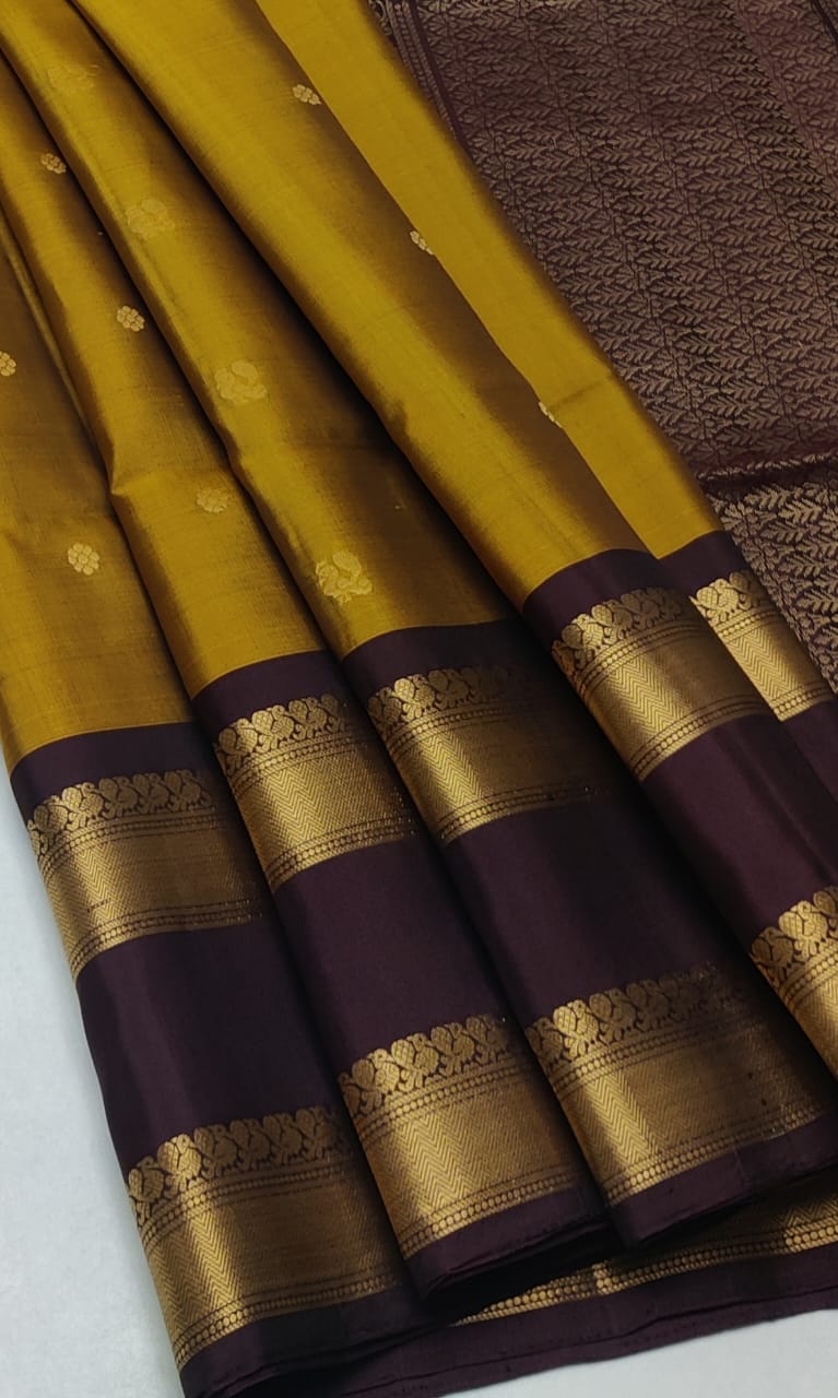 Handloom Silk Saree - Traditional Border - 1970