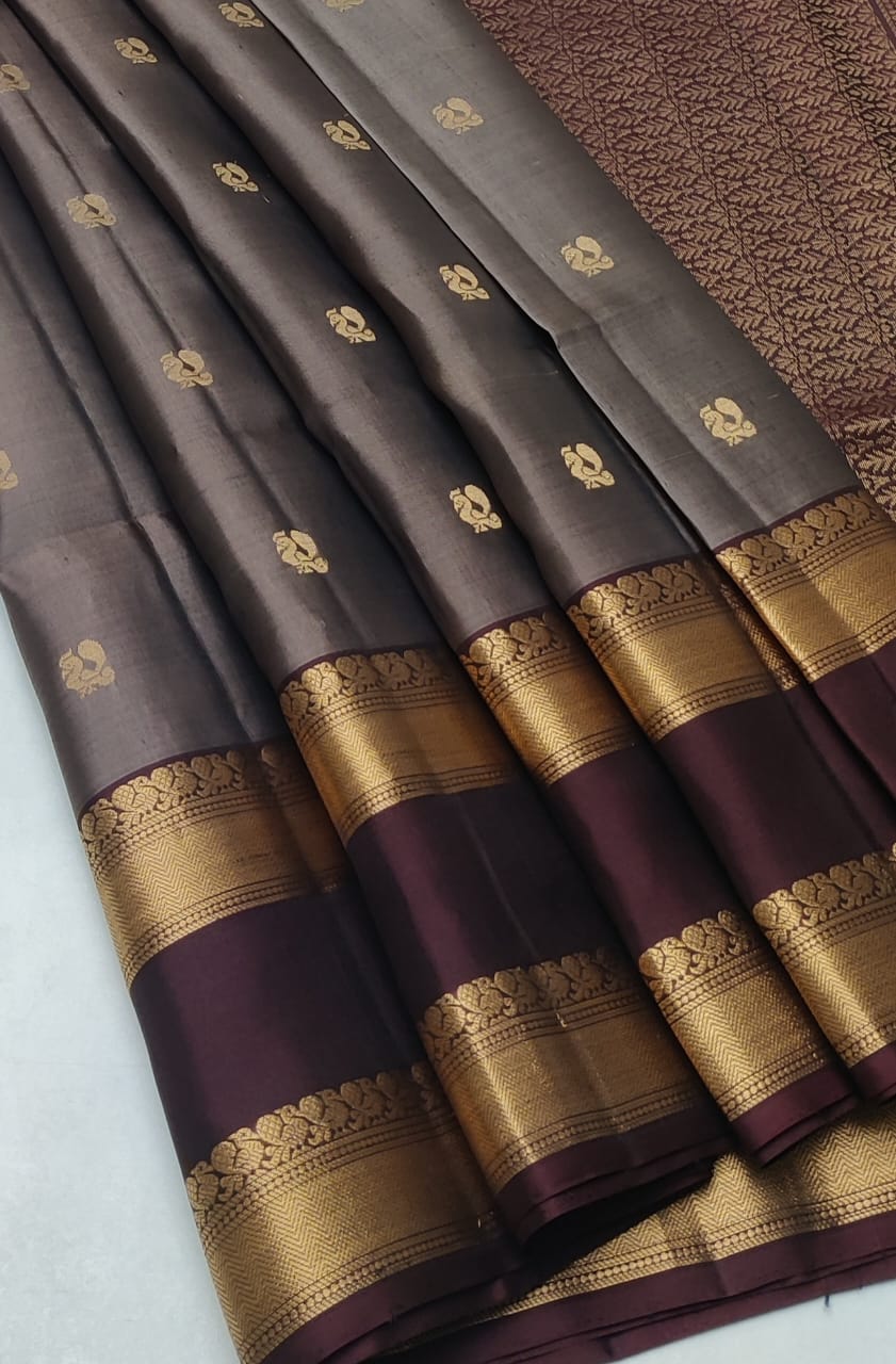 Handloom Silk Saree - Traditional Border - 1975